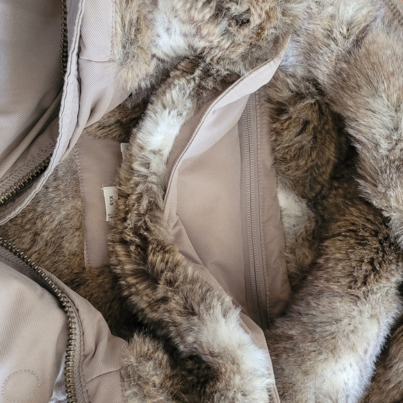 MAJOR PRICE DROP! Aritzia Babaton Oskar Parka - Picture 7 of 16